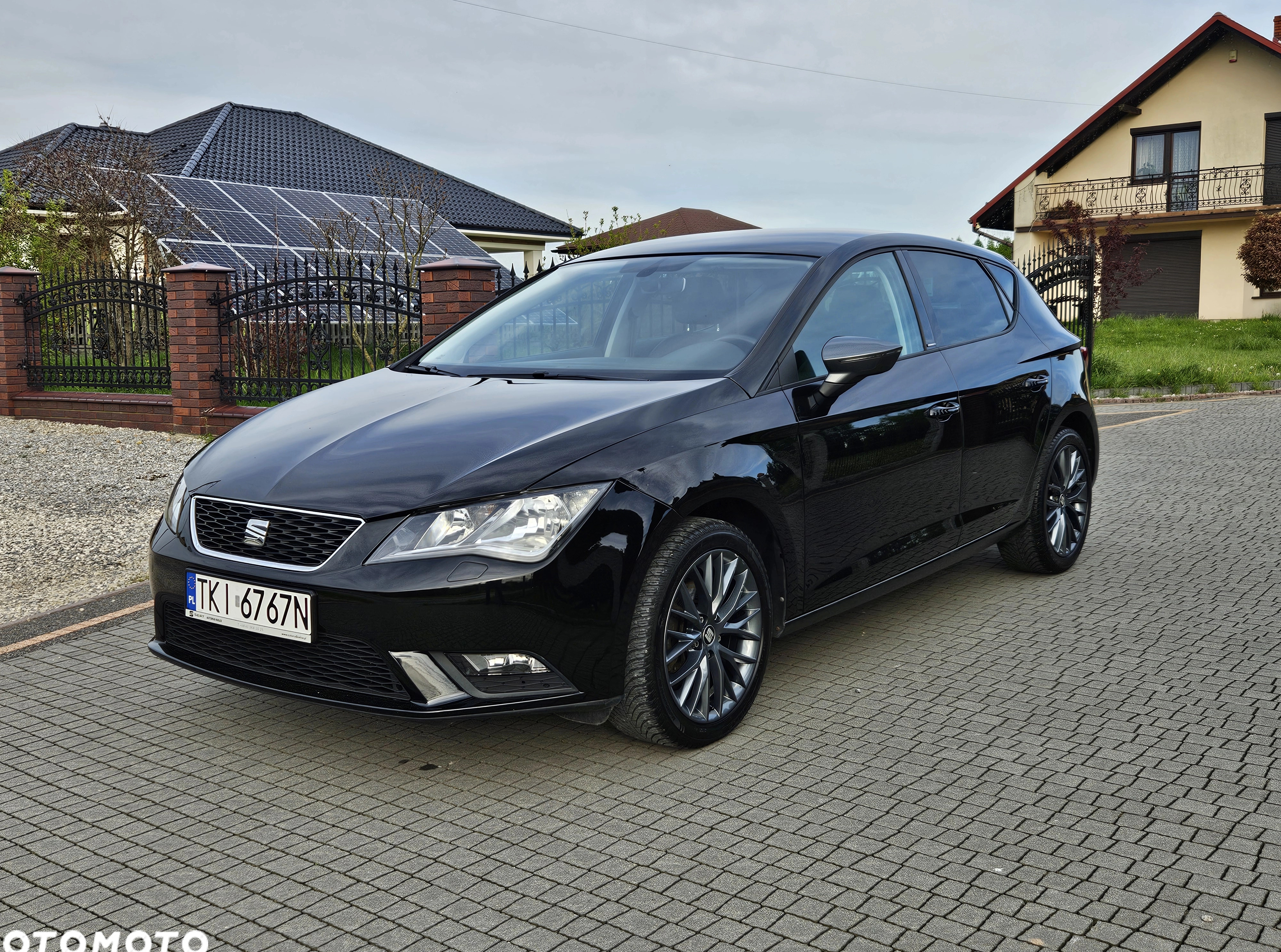 Seat Leon cena 52900 przebieg: 105200, rok produkcji 2016 z Kielce małe 211